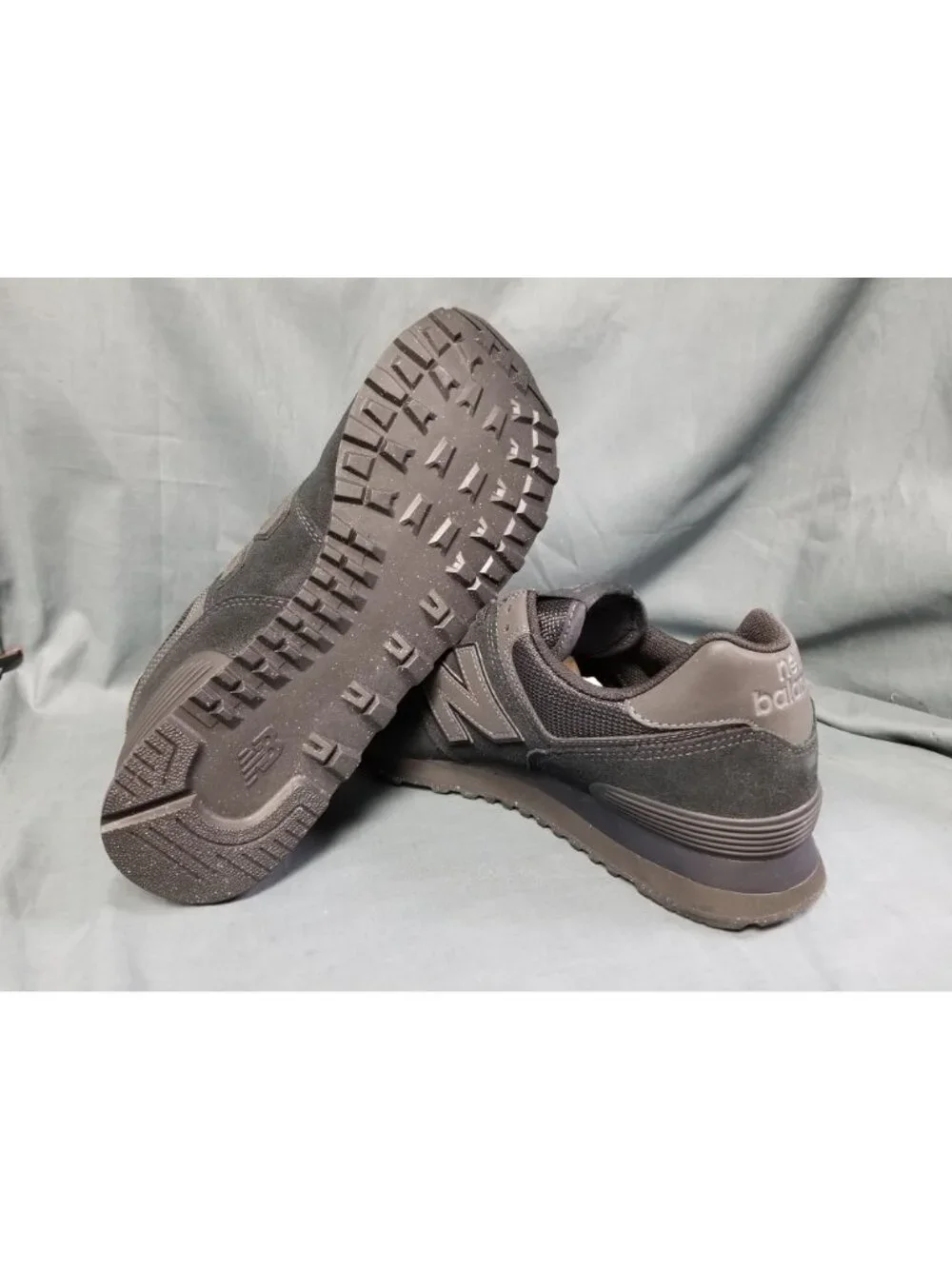 New Balance 574 Core Sneakers Suede ML574EVE Black Men's Size 10.5 NEW NO BOX!